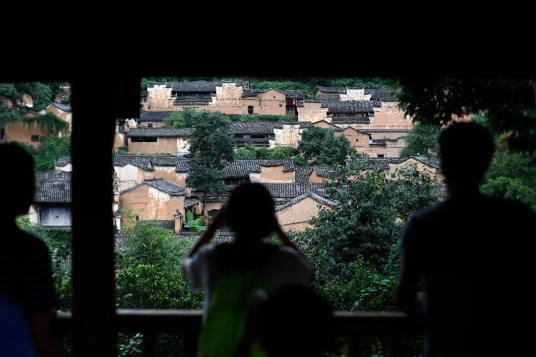 每体：客战贝蒂斯和毕包，将决定巴萨和哈维本赛季前景